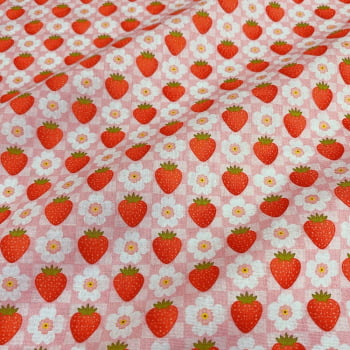 Tecido Tricoline Morangos e Flores Fundo Rosa
