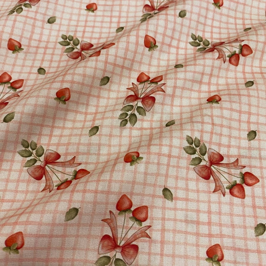 Tecido Tricoline Digital Moranguinhos Fundo Xadrez Rosa Coleção Frutas Vermelhas