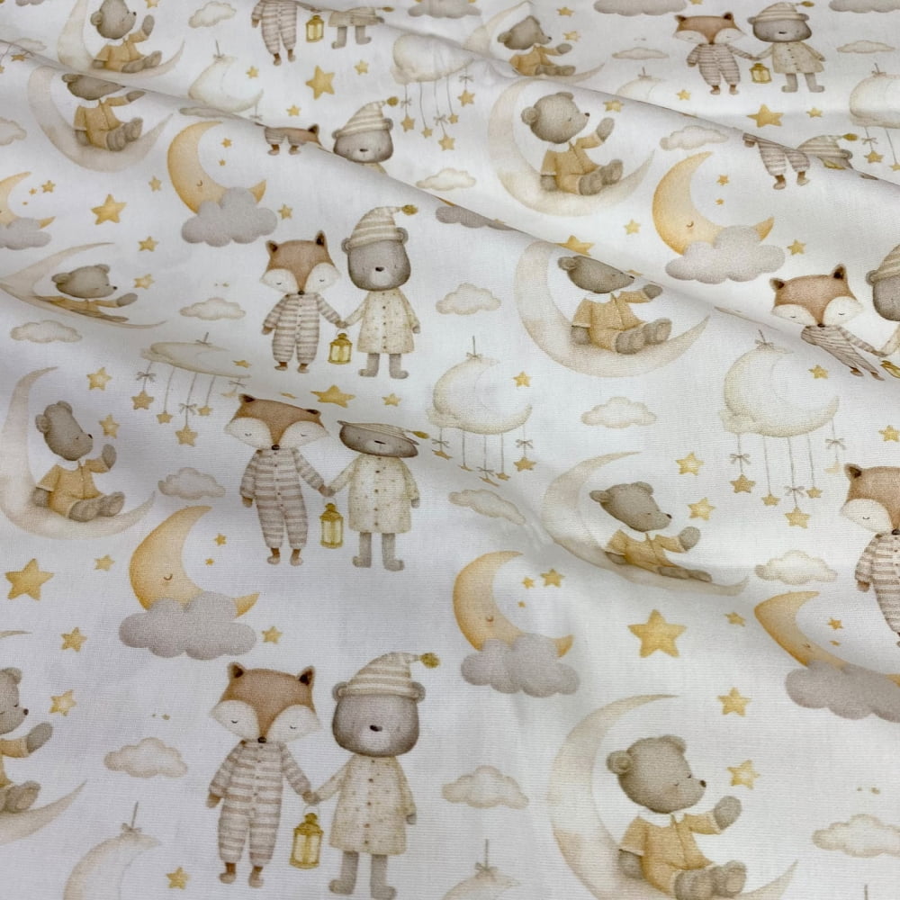 Tecido Tricoline Digital Bichinhos de Pijama Lua Estrelas Bege Amarelo (Bed Time)