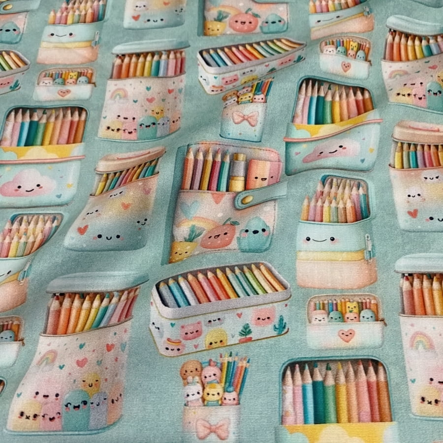 Tecido Tricoline Digital Caixa de Lapis Coleção Volta às Aulas