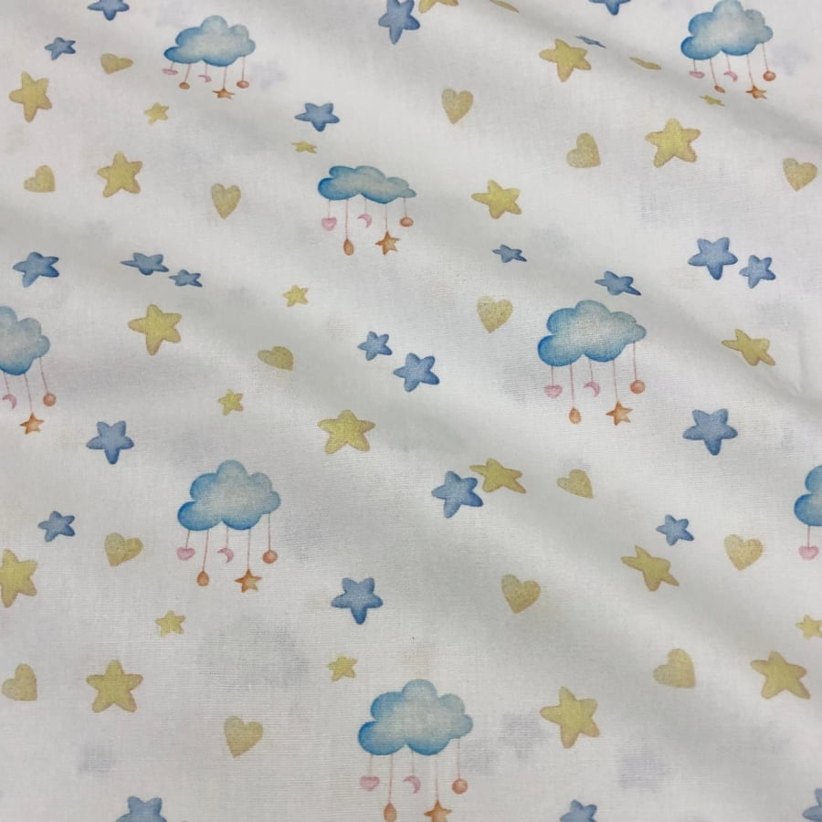 Tecido Tricoline Digital Nuvens Estrelas e Coracoes Baby Fundo Branco 
