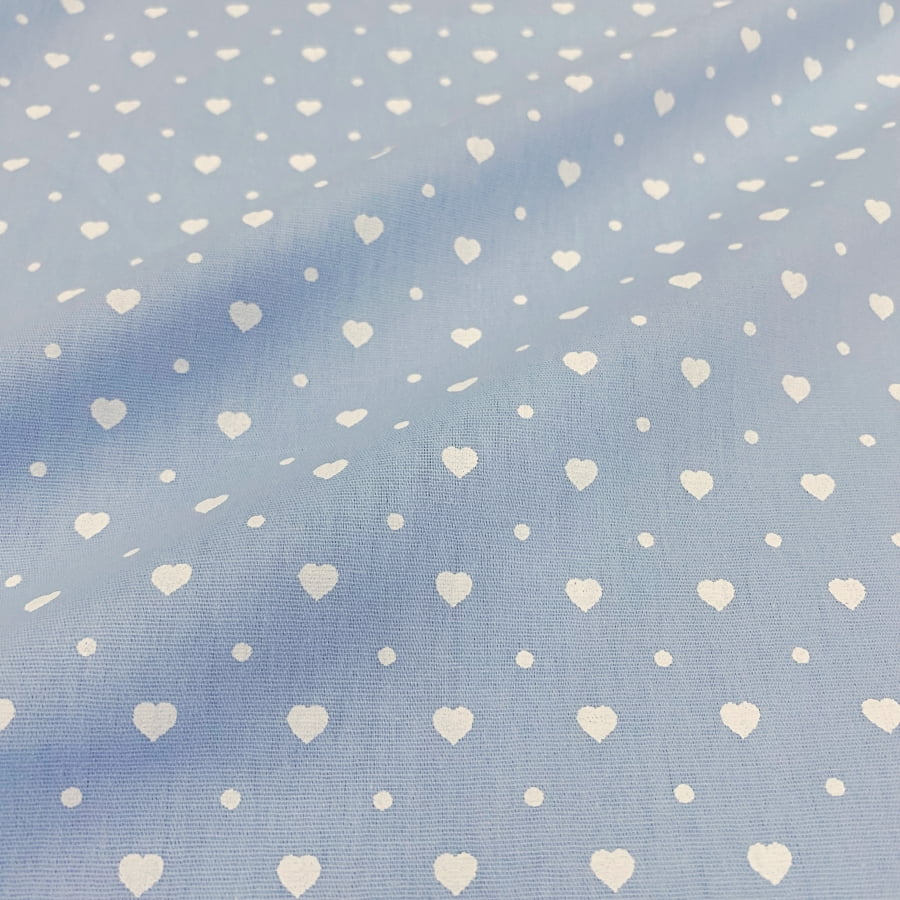 Tecido Tricoline Corações Branco Fundo Azul Bebe