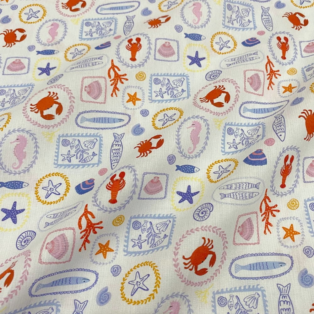 Tecido Tricoline Sardinhas e Bichinhos do Mar Fundo Branco