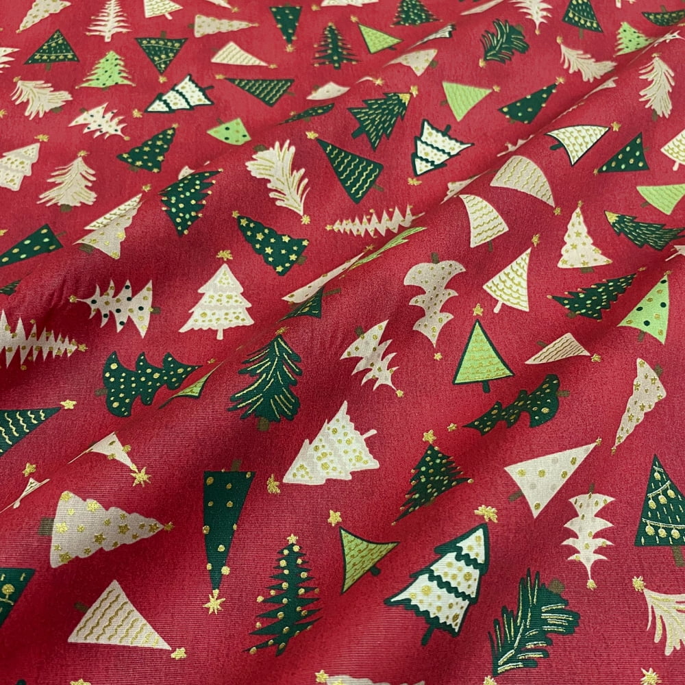 Tecido Tricoline Natal Arvores Verde e Dourado Fundo Vermelho