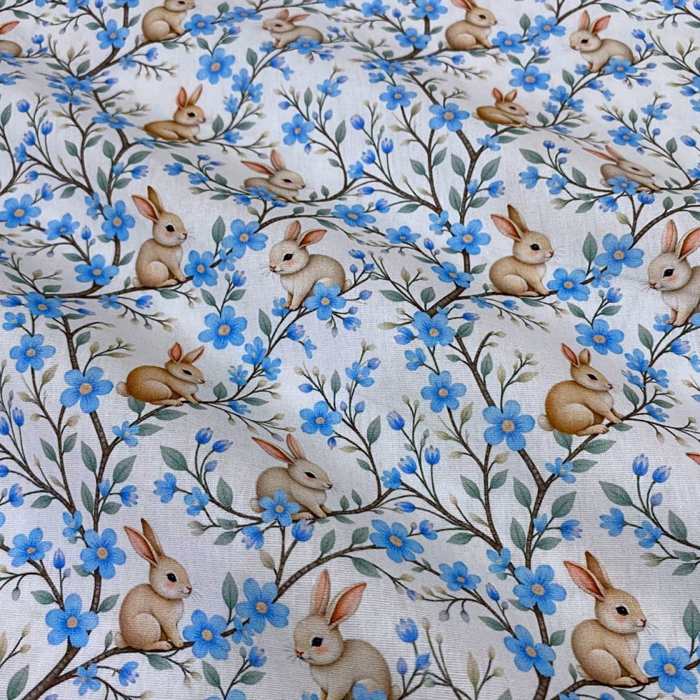 Tecido Tricoline Coelhos de Pascoa e Flores Azul