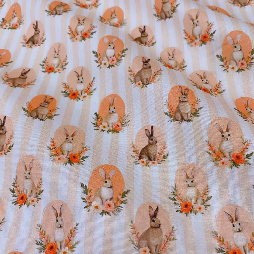 Tecido Tricoline Coelhos de Pascoa e Flores Fundo Listras Laranja